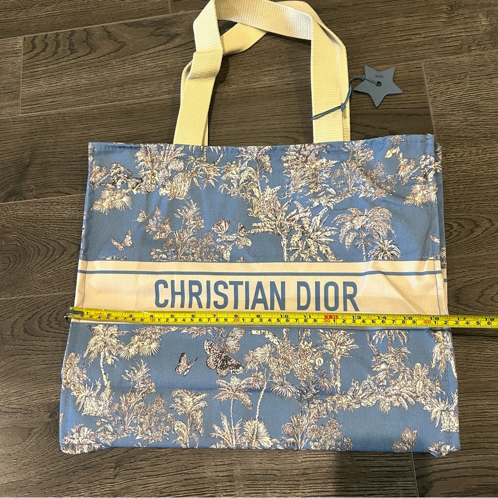 Dior Beauty Cosmetics Gift Tote - Picture 5 of 9